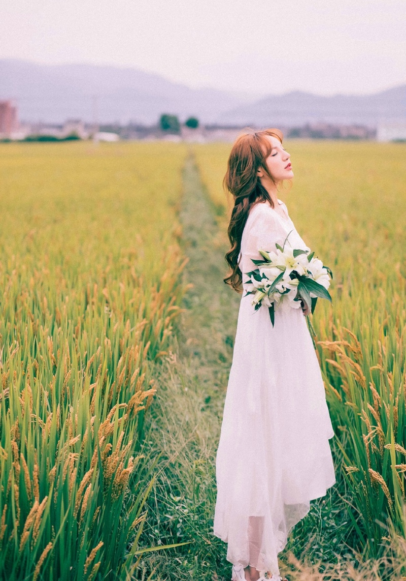 田野稻香气质美女长发飘动迷人写真集 @微相册 @微博摄影_新浪看点