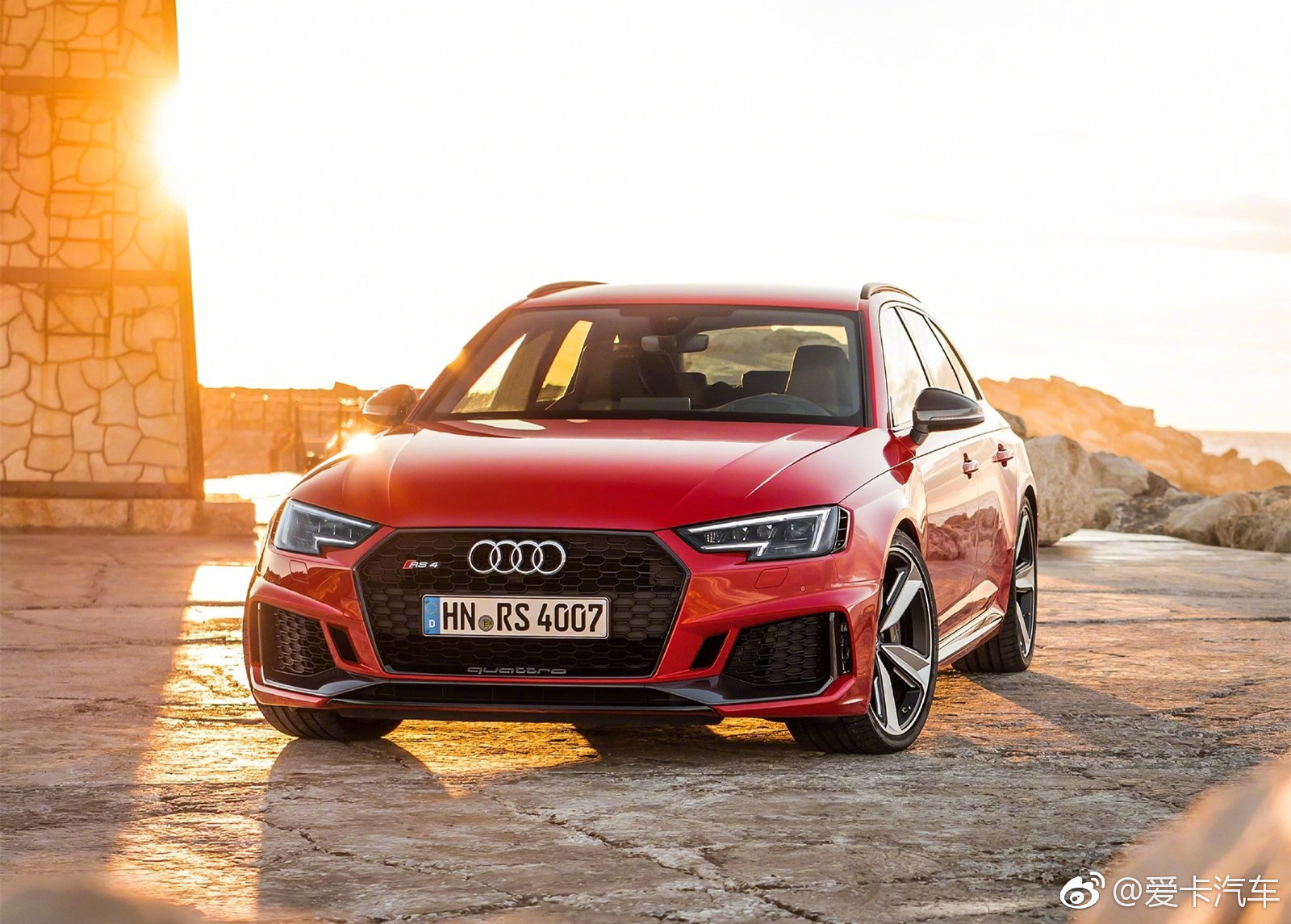 奥迪rs4 avant (2018)搭载与保时捷共同研发的2