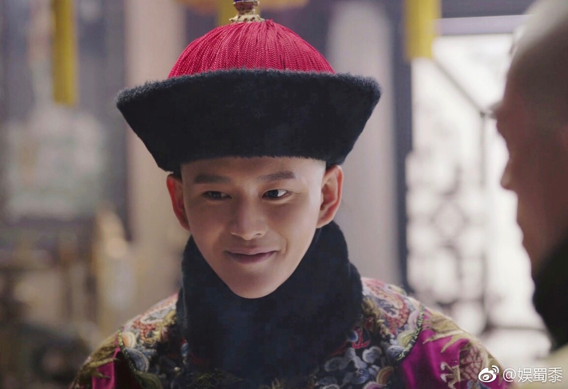 如懿传 李玉的饰演者@黄宥明 再送绒花给惢心