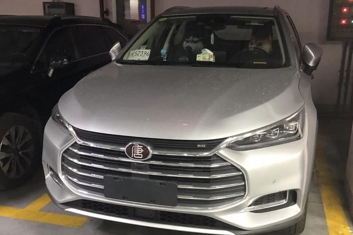 17w喜提比亚迪唐,稀有银色车身很大气,开在路上气场像50万的车