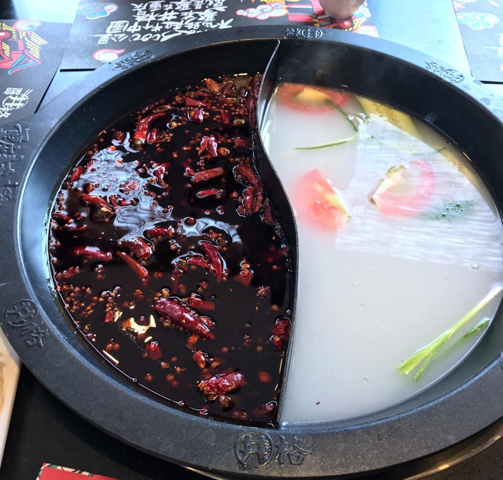 在北京城吃地道的重庆辣火锅, 就这家了! 原汁原味很巴适!