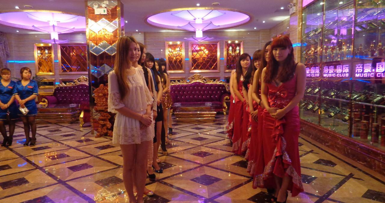 "休闲会所"里干着见不得人的肮脏交易, 最小的姑娘年仅15岁