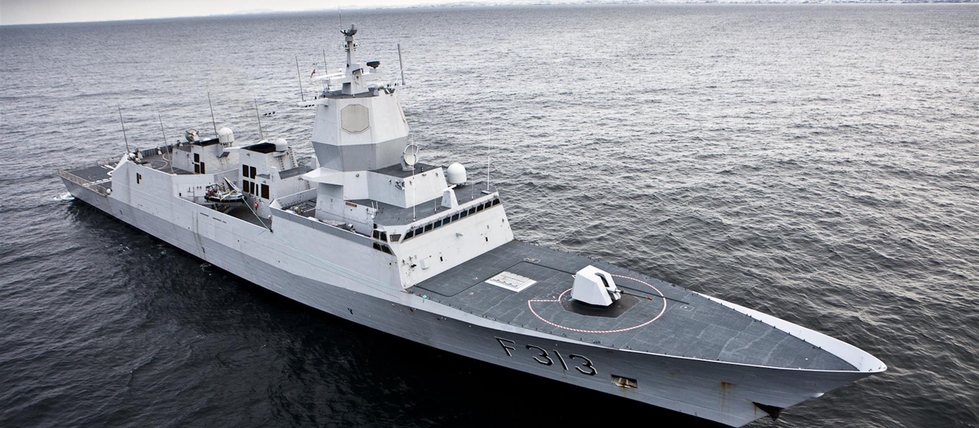 挪威海军南森级"海尔格·英斯塔"(helge ingstad)号护卫舰失控与一艘