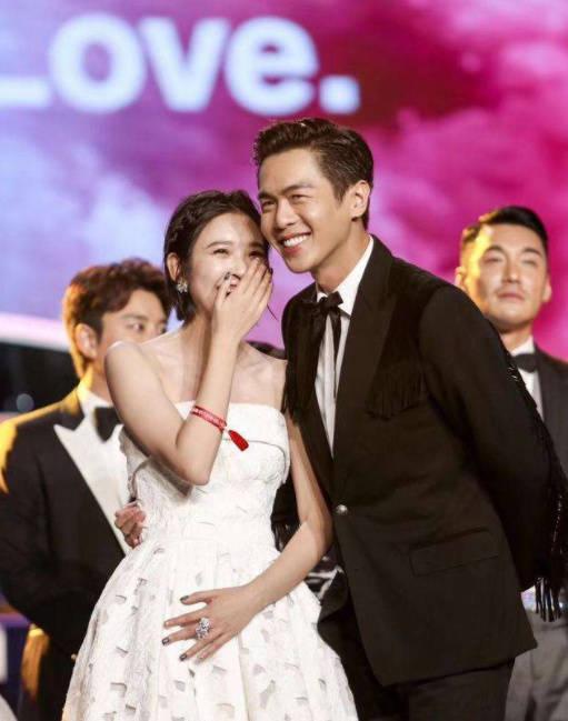 唐艺昕|经纪人|贾川_新浪新闻