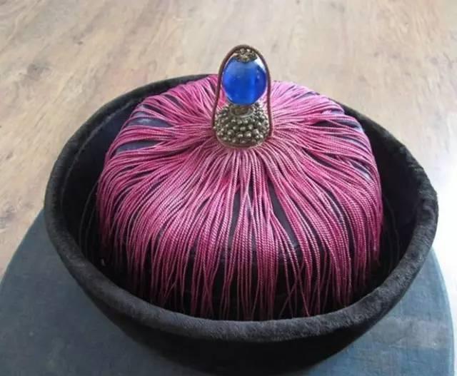 清代官员帽子上的顶戴花翎到底有多值钱