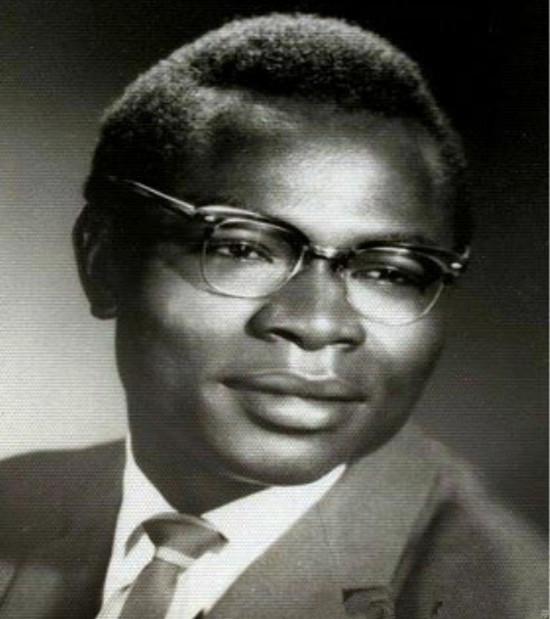 他务过农当过兵,娶了3任妻子46岁身亡,26年后其子成大国政要