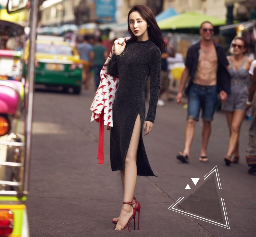 赵予熙穿开叉裙出街,上身却挺得老凸了,网友:为了出名拼了!