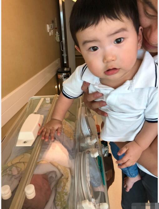 港姐叶翠翠宣布二胎儿子出生,8斤1两,非常健康