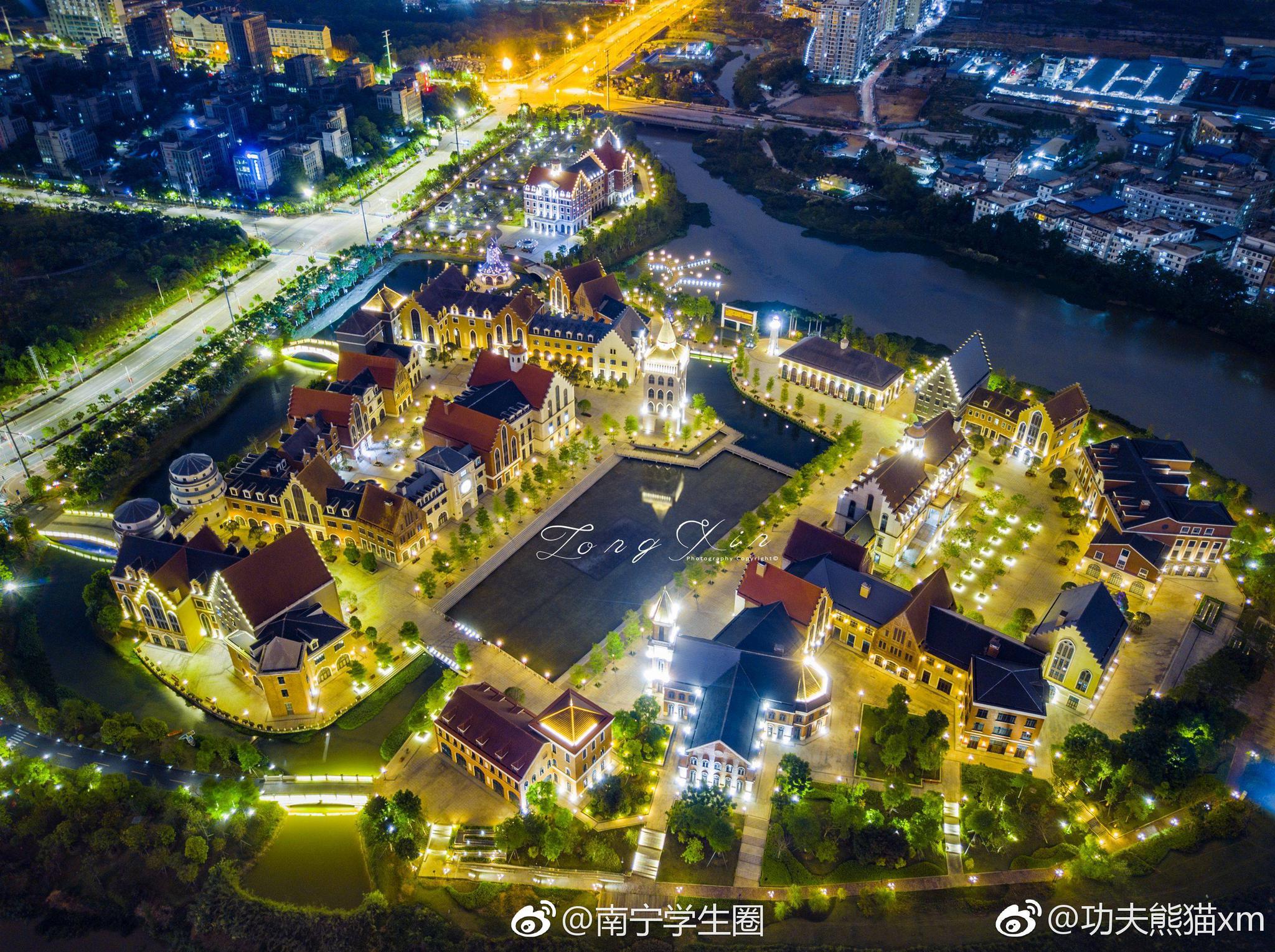 真的很漂亮!夜幕下的南宁欧洲风情小镇 你喜欢吗