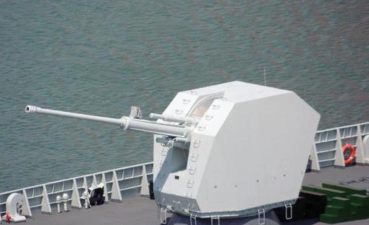 上电磁炮还为时尚早,055驱逐舰要先上155毫米舰炮!