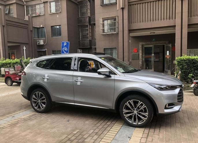 17w喜提比亚迪唐,稀有银色车身很大气,开在路上气场像50万的车