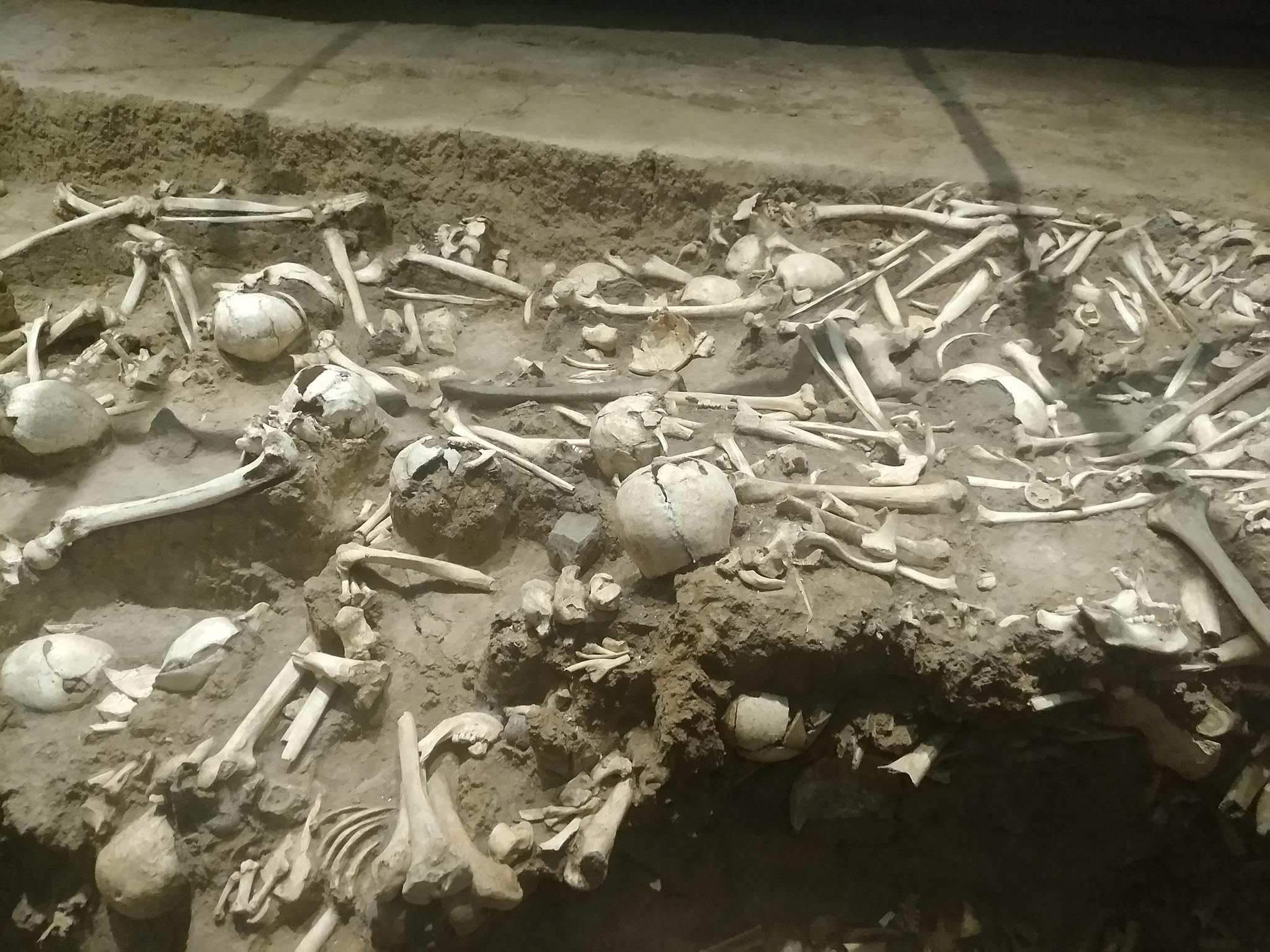 山西高平市,战国时期长平之战遗址尸骨坑,残酷的战争