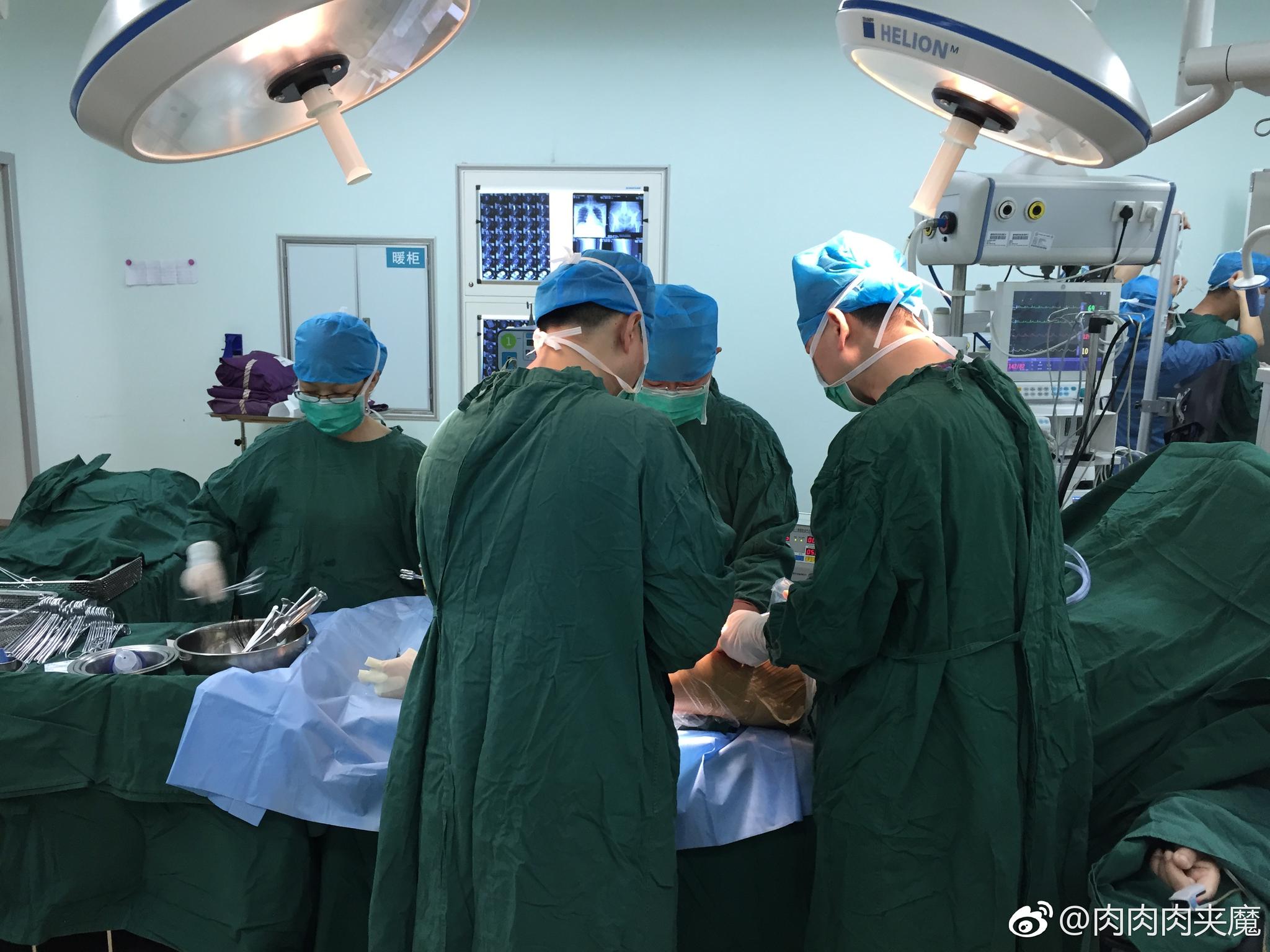 今天我扮演医生深入手术室治病救人当然说了你肯定不信