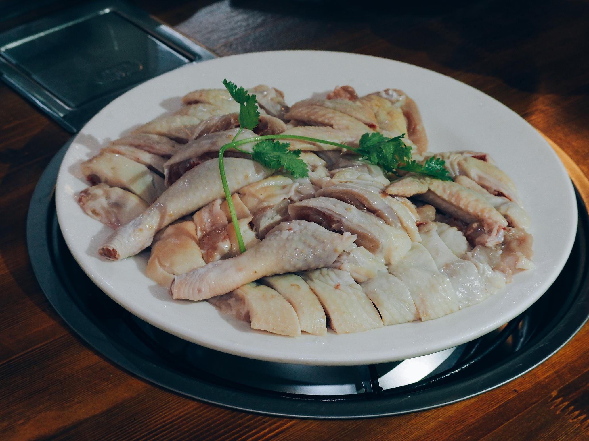 三亚特色美食新起之秀——酱香石锅温泉鸡