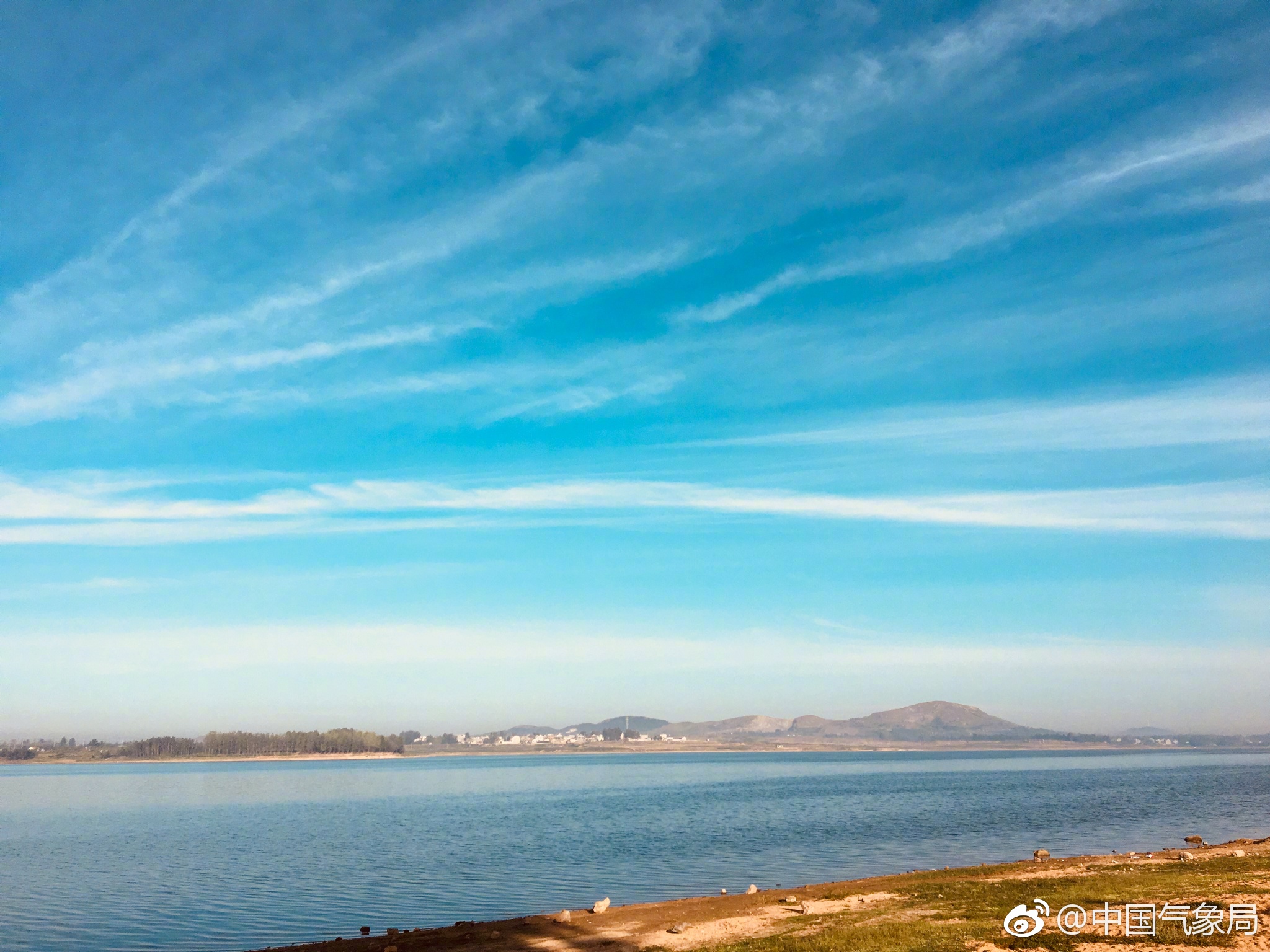 是否期待周日的清晨,就这么美的景象?坐标连云港赣榆塔山水库