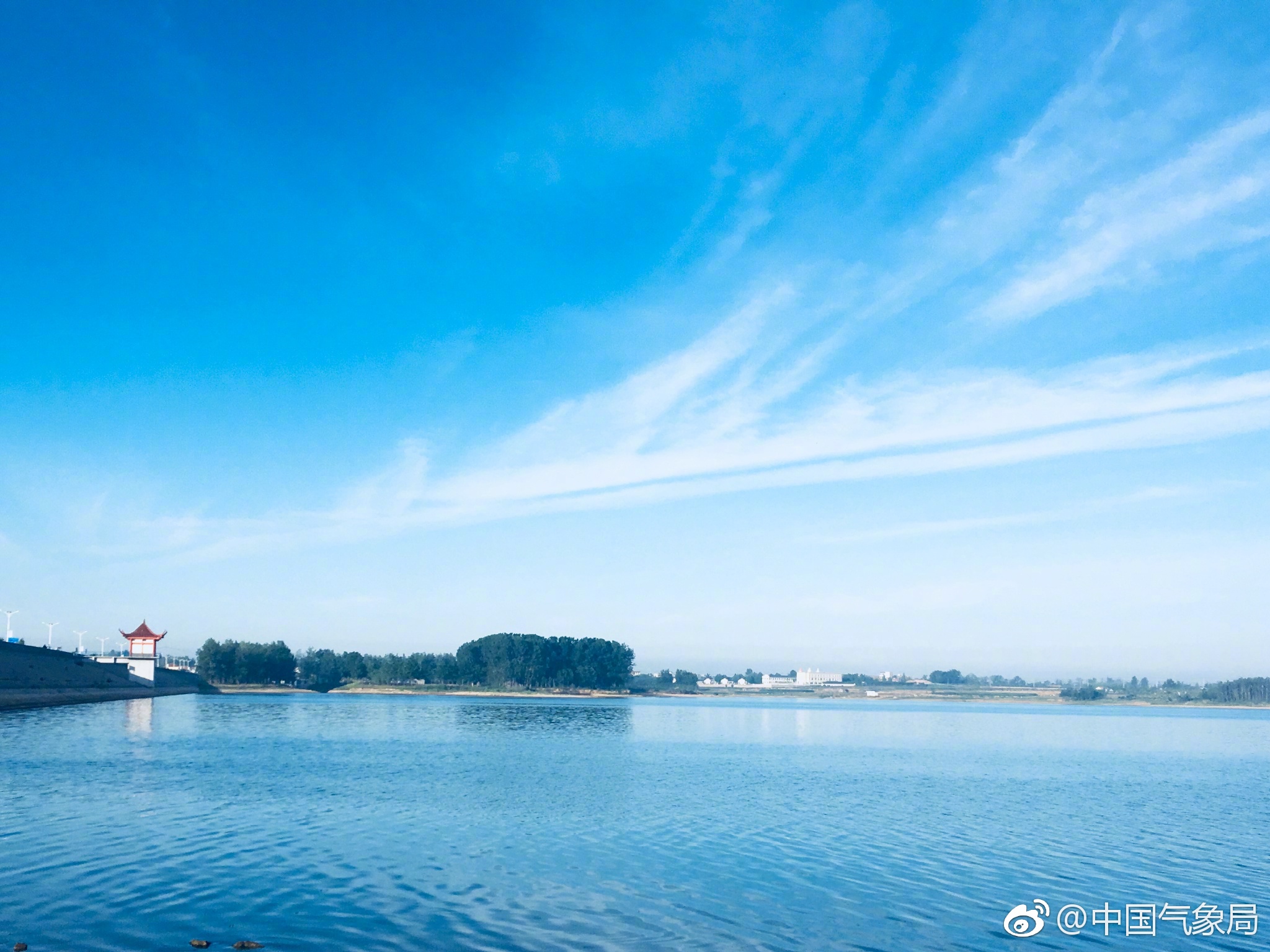 是否期待周日的清晨,就这么美的景象?坐标连云港赣榆塔山水库