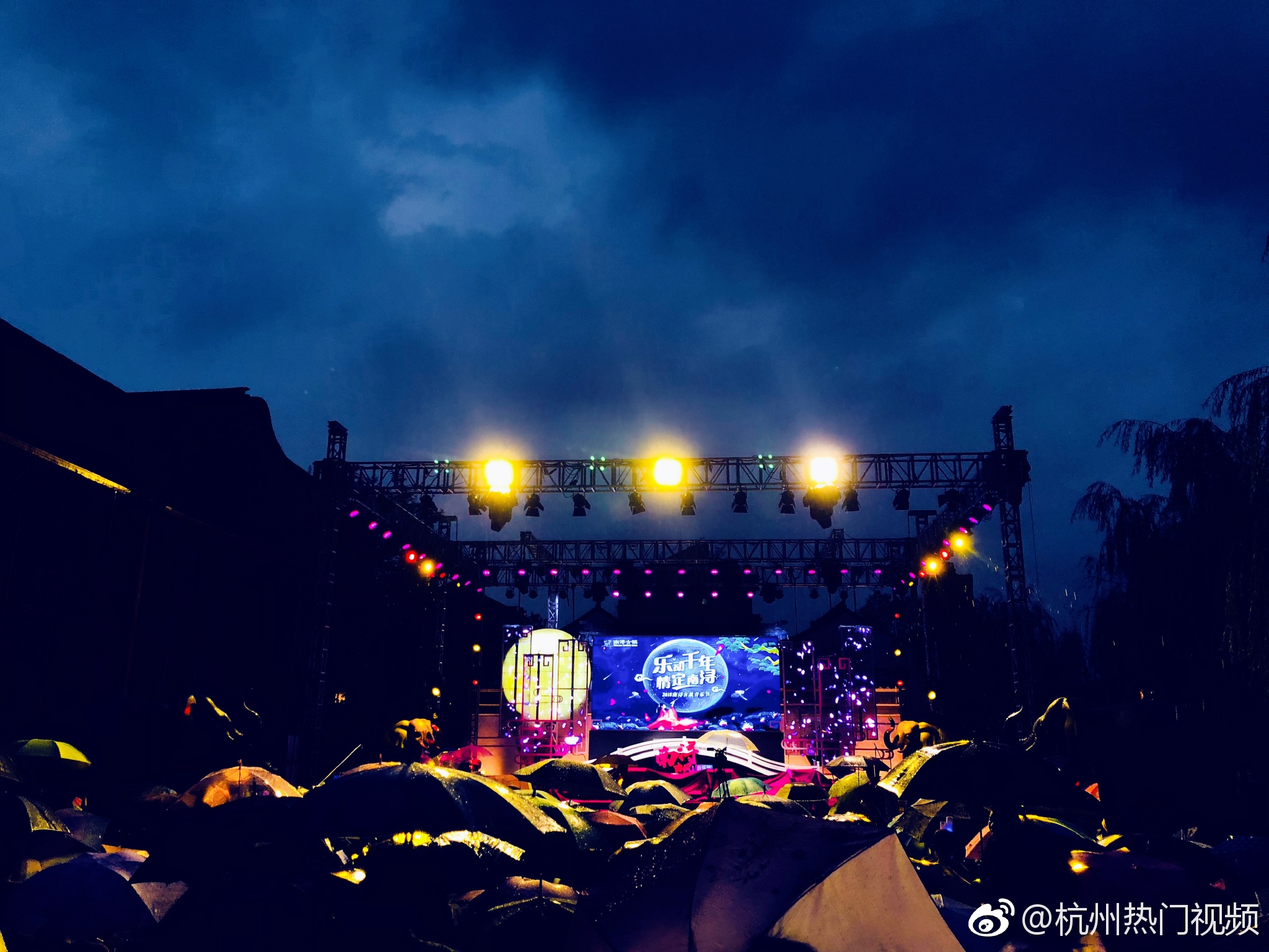 2018南浔古风音乐节～在线时南浔古镇美丽的夜景🎐配上古风的音乐|