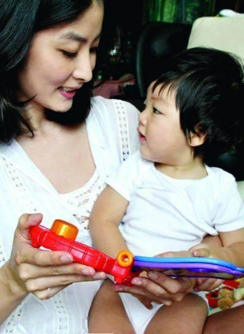 曹颖儿子邓莎儿子陈慧琳儿子一个比一个帅