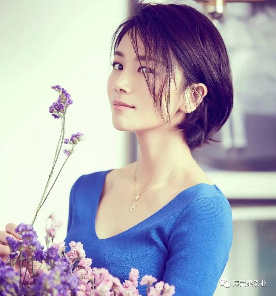 在与王凯合作的《等你爱我》中,她饰演柔弱但坚韧的单亲妈妈夏白露
