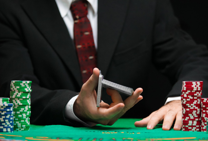 为帮儿子还债亲妈找女儿堵门要钱:这样的亲情