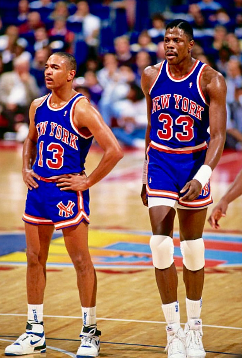 "四大中锋"季后赛首秀谁更强?奥尼尔24分19板5帽3助2断也输球