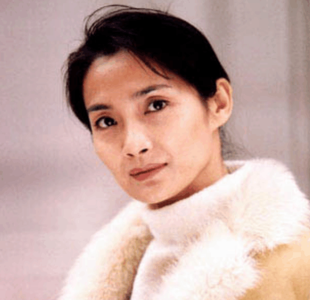 李婷,中国女演员,因患乳腺癌,长期医治无效,在京去世.终年43岁.