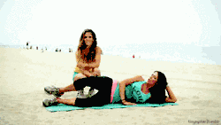 动作2：跟着动图做，动作每侧进行25次。