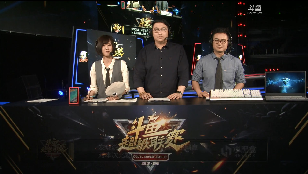 今天是绝地求生的决赛部分,解说团队是两个男职业解说,和千亿小姐姐.