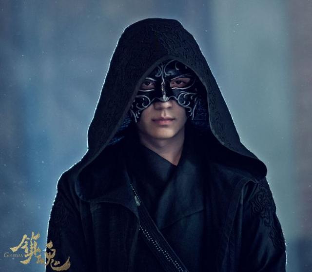 冷峻威严神秘黑袍使.