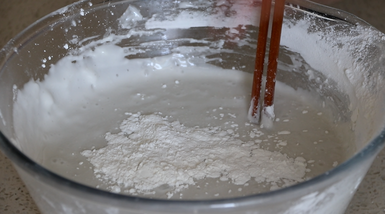 这是红薯粉丝的家常做法,既简单又好学,弹性十足,入口爽滑