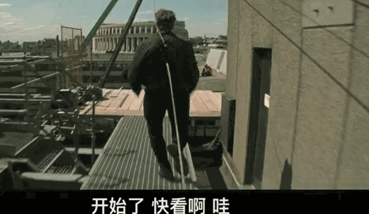 阿汤哥拍戏骨折,一瘸一拐爬上楼顶,小鲜肉:医生,我手指破了!