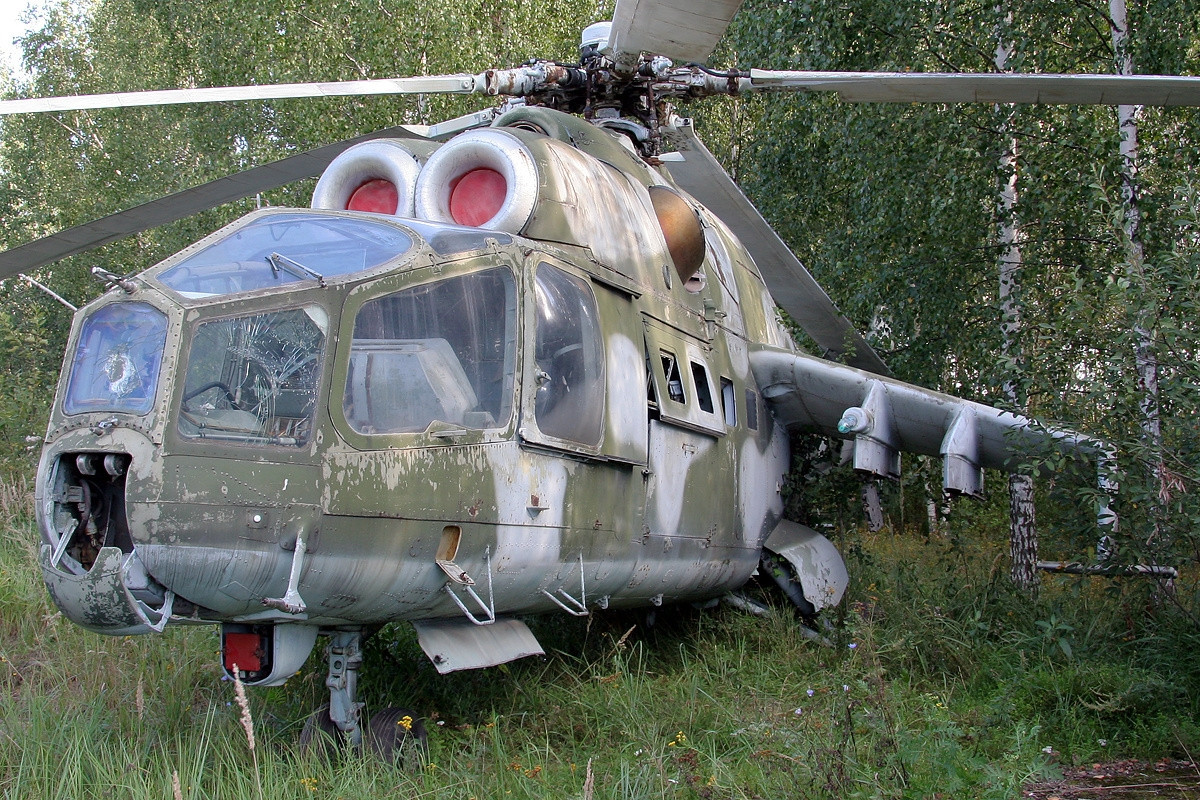 早期型号的苏联米-24武装直升机,有军迷叫它"澡盆机"