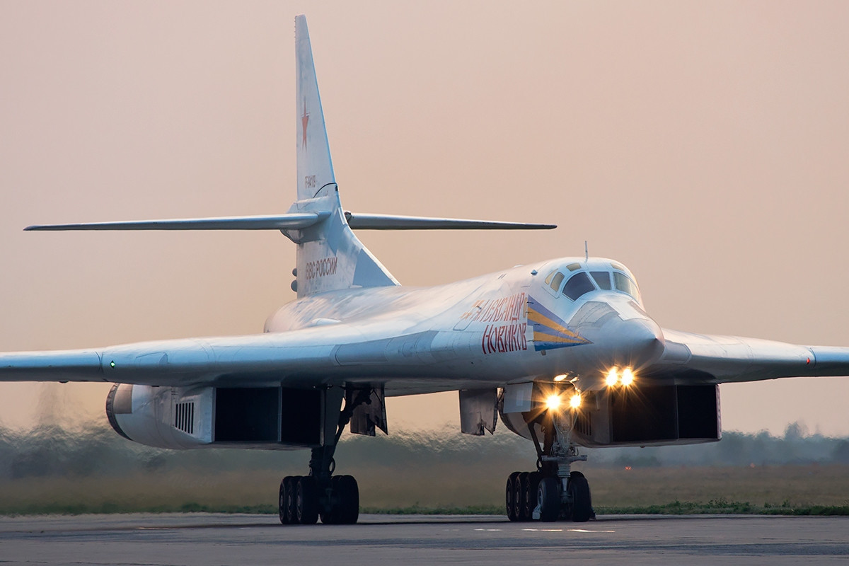 图160型战略轰炸机是俄罗斯空天军目前最为先进的战略轰炸机了