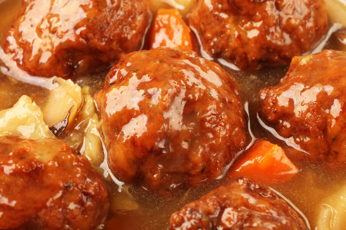 红烧狮子头,醇香味美入口即化,剁出来的肉才有嚼头!