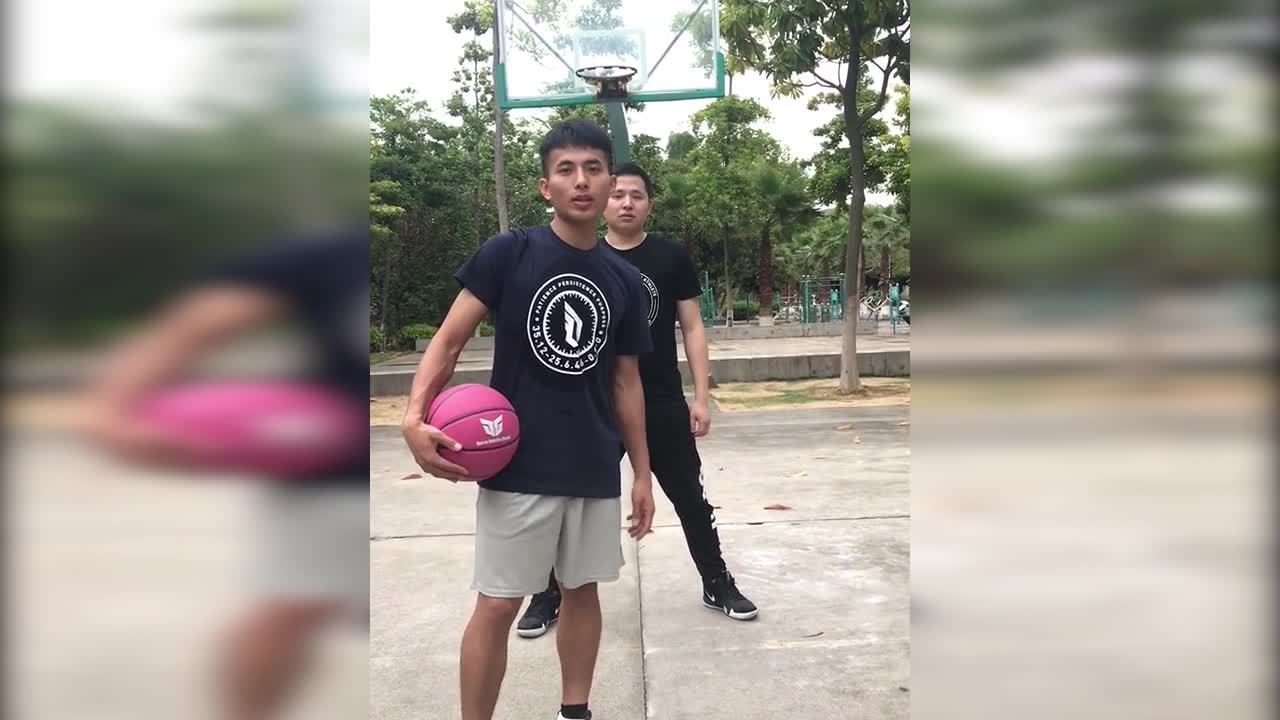 3x3黄金联赛 路人王草根明星黄宇军带来的假背打真转身教学,简单实用!