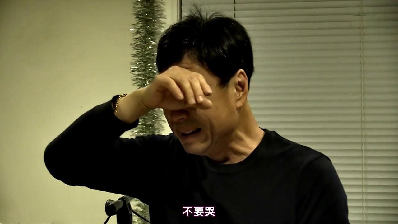 爸爸送上生日惊喜,刘宪华愣住了,看到爸爸哭了,他有些不知所措