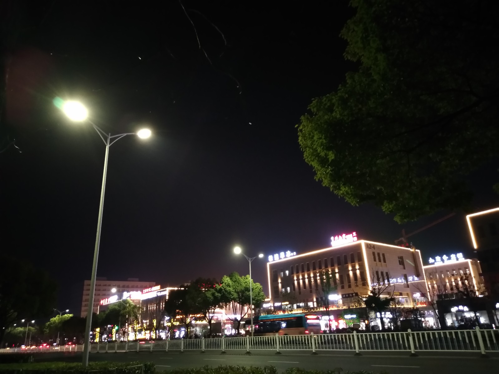 大学城德胜广场,不仅是学生,还有热爱热闹,心怀青春的你.