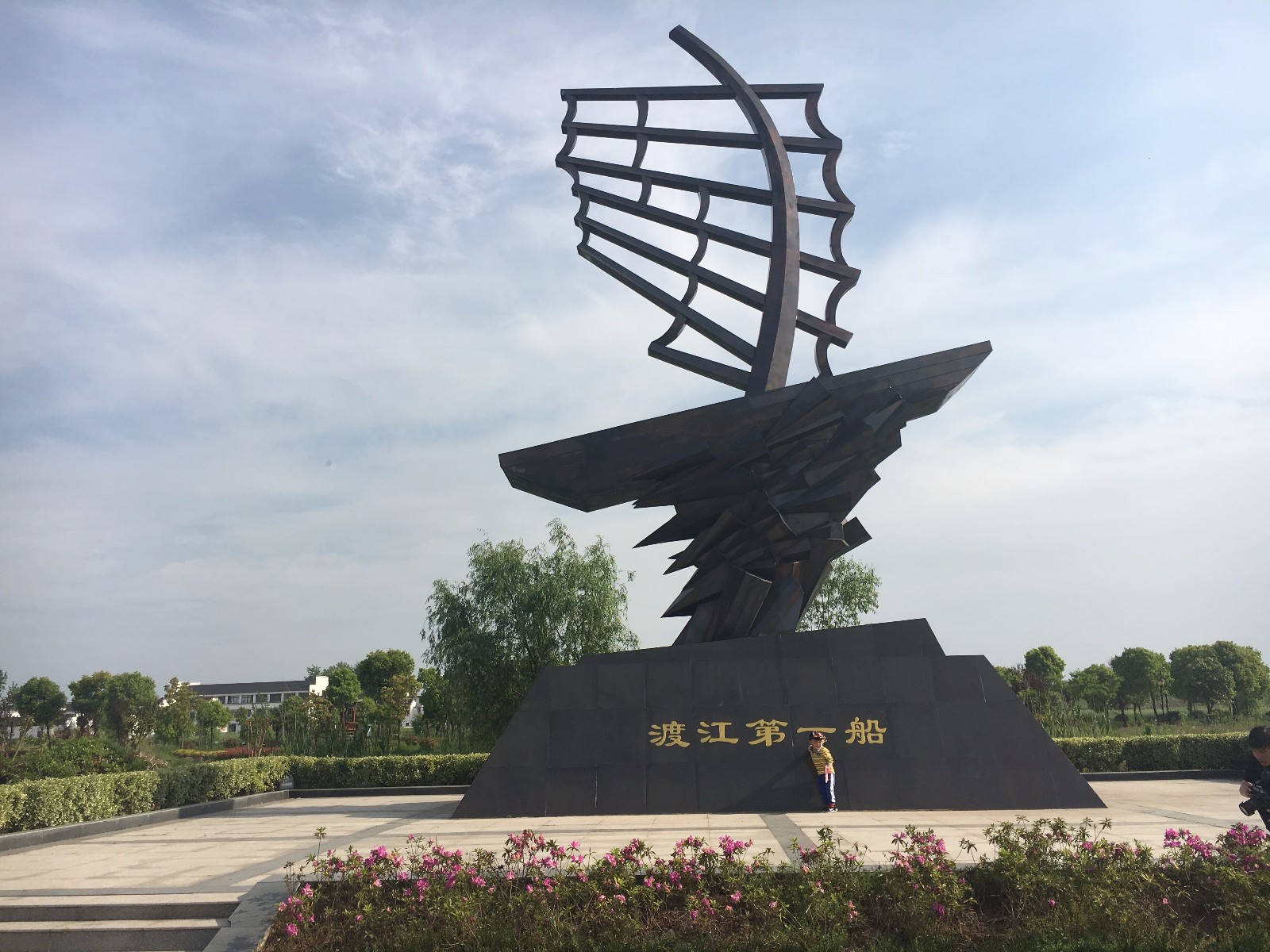 打过长江去,渡江第一船就在群心村.群心村的民宿,近期发展较快.