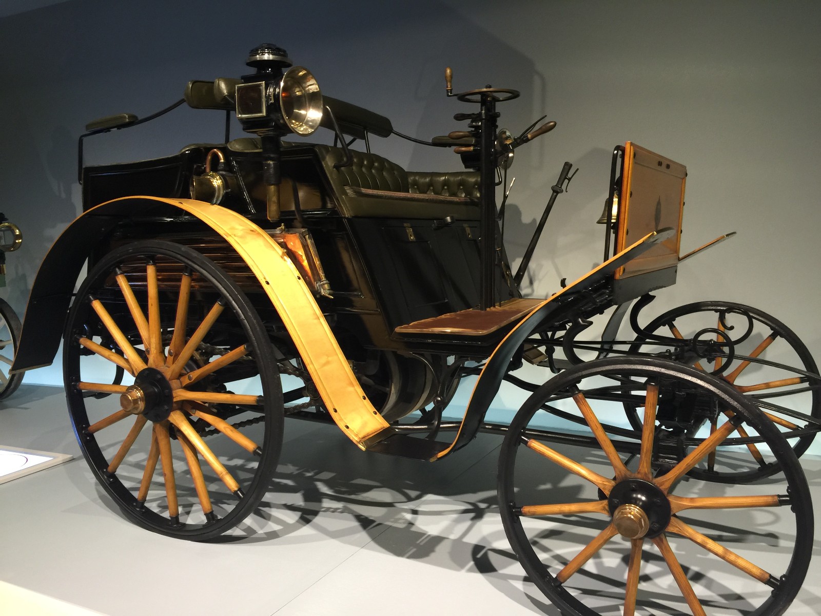 拍客见闻 | 收藏在德国梅赛德斯-奔驰博物馆里最古老的汽车