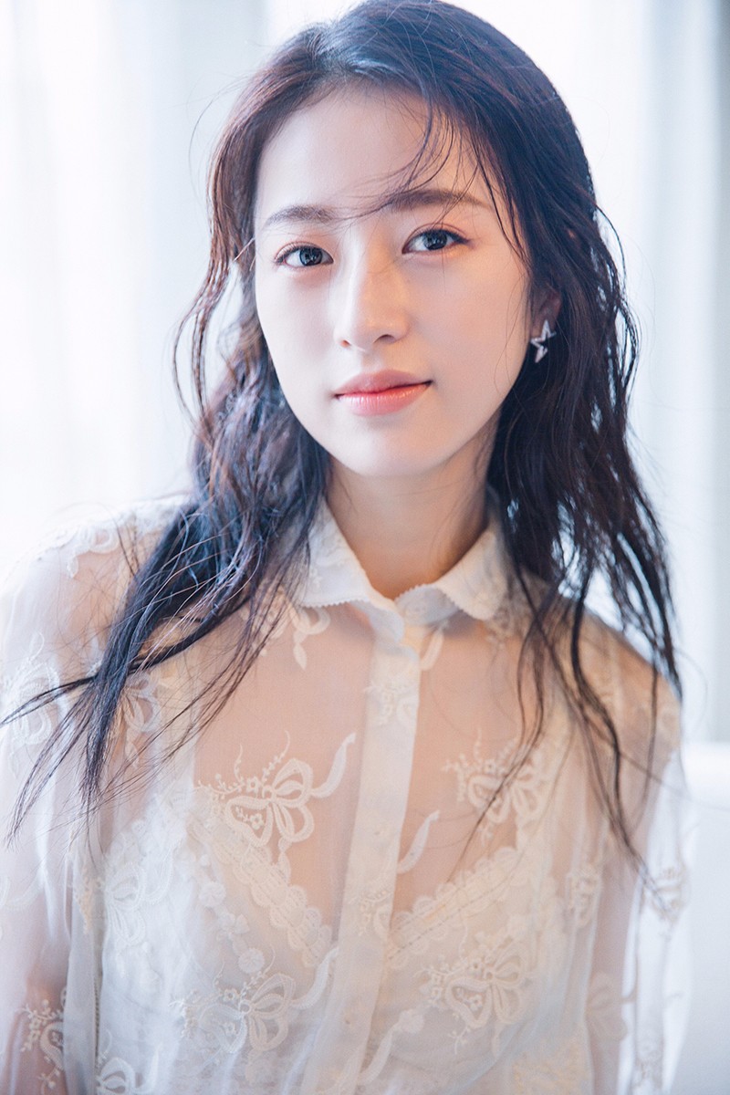 周雨彤甜蜜写真曝光 夏日少女明媚生长