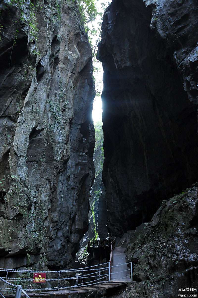 不施粉黛依然绝色,张家界朝阳地缝是自然的最美馈赠