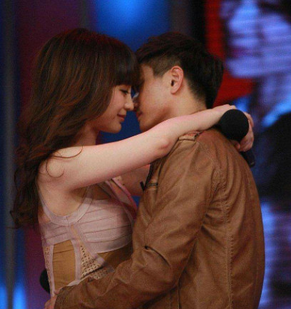 柳岩吻过的4个男人图3看起来最享受图4看起来辣眼睛