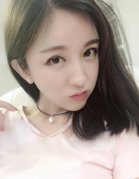 2017年4月份夏可可与刀疤皓以及一行5人驱车参加宴席,不幸途中遭遇