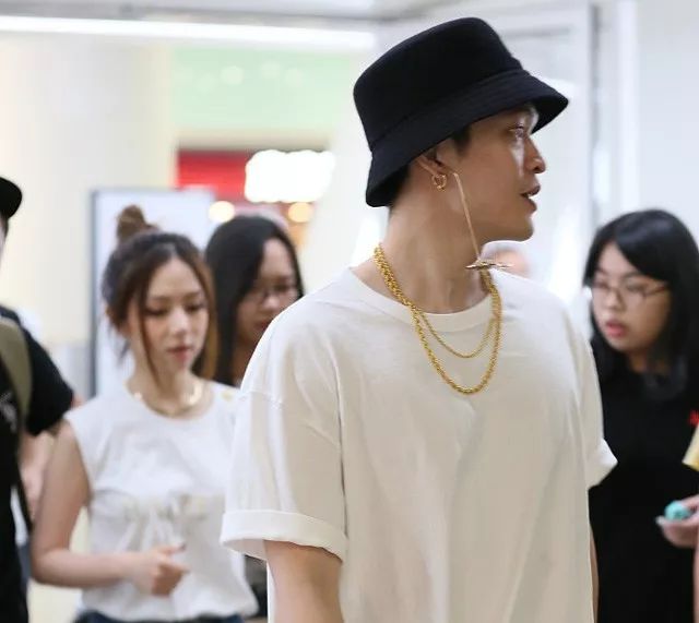 邓紫棋与富二代男友现身二人都很潮网友看着比林宥嘉帅