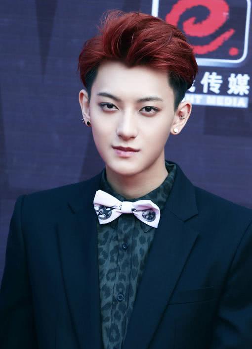 其实ae觉得完全没必要,美人尖很适合露出额头的发型:子弹头,飞机头,露