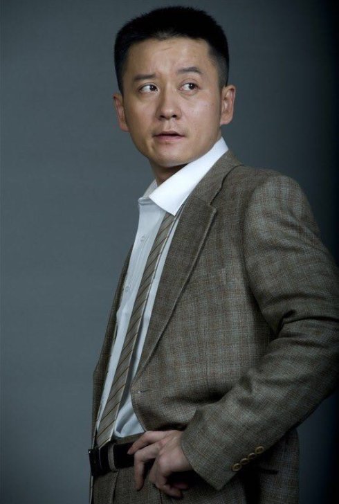 姬晨牧生于演艺世家,父亲是仍活跃于演艺圈的著名演员姬麒麟