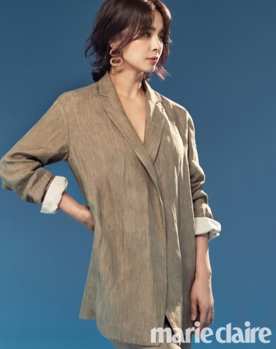 韩国女艺人郑慧英拍杂志写真展优雅迷人魅力