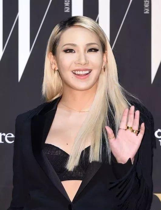 cl李彩琳胖成韩版"卡戴珊",穿一身黑都挡不住腰间的游泳圈