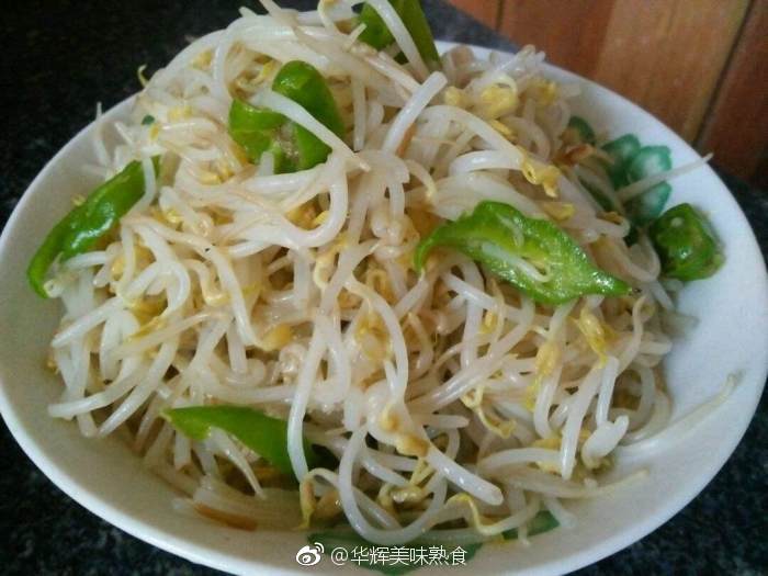 一,扁豆烧排骨食材:排骨,扁豆,葱姜各,油,盐,生抽,料酒,老抽,白糖