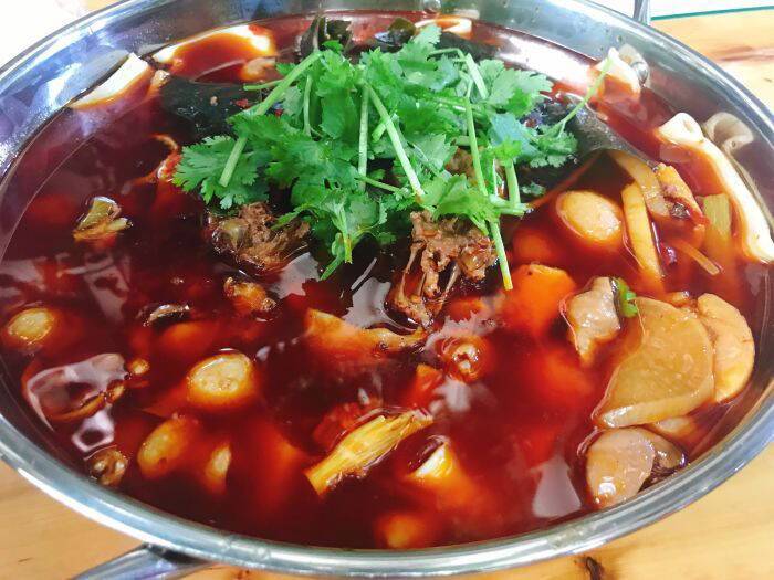 深藏解放碑大井巷的晓彭肥肠鸡:专治重度肥肠爱好者